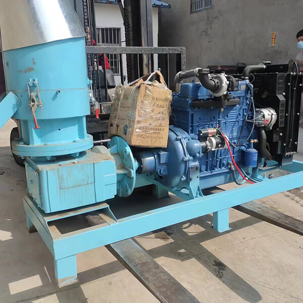 Pellet Machinery, Crusher, Mixer, Cooler, Packing Machine400 Model Wood Pellet Machine